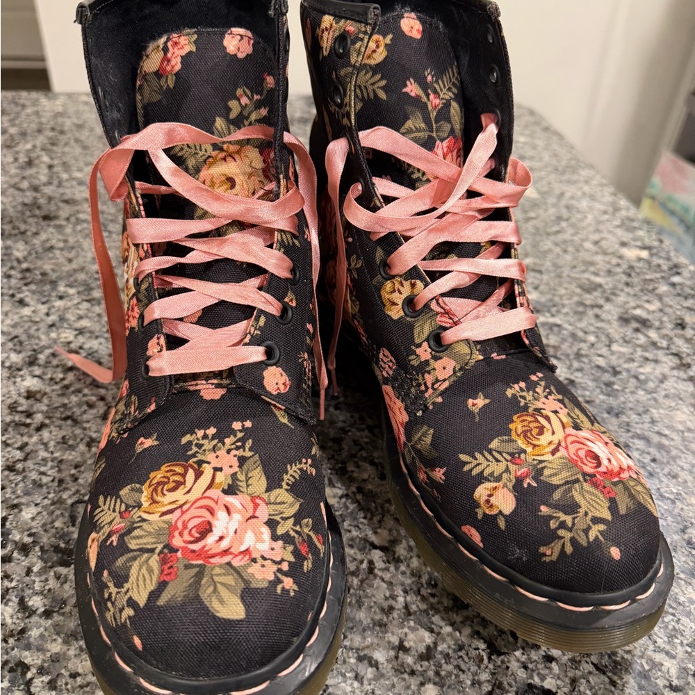 RARE Dr. Martens 1460 Victorian Floral boots- Women’s sz 9 - Picture 6 of 10
